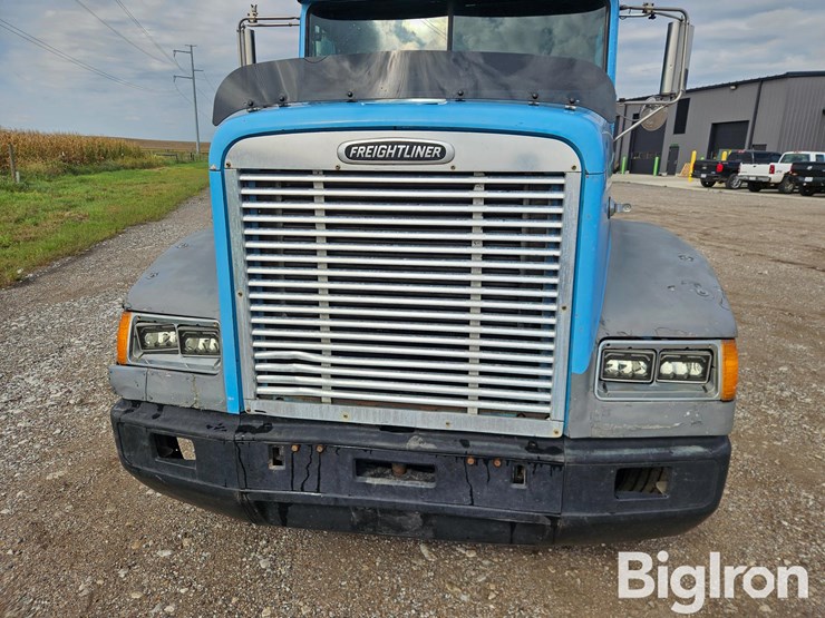2000-freightliner-fld120-image-11