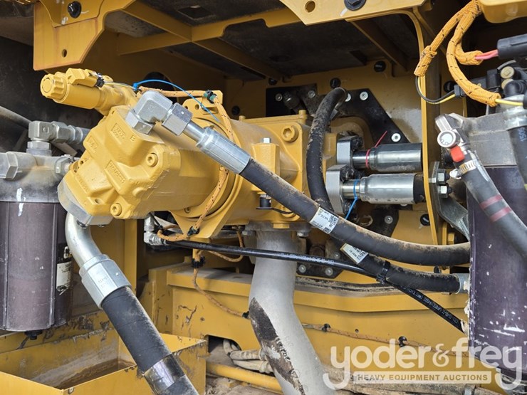 2022-caterpillar-336-image-43