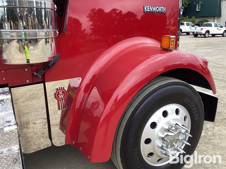 2017-kenworth-w900-image-18