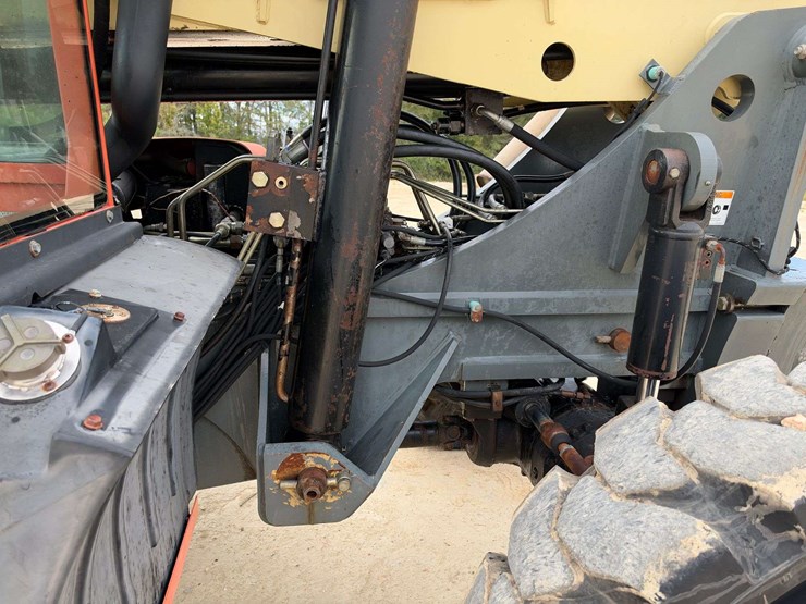 2009-jlg-g10-55a-image-17