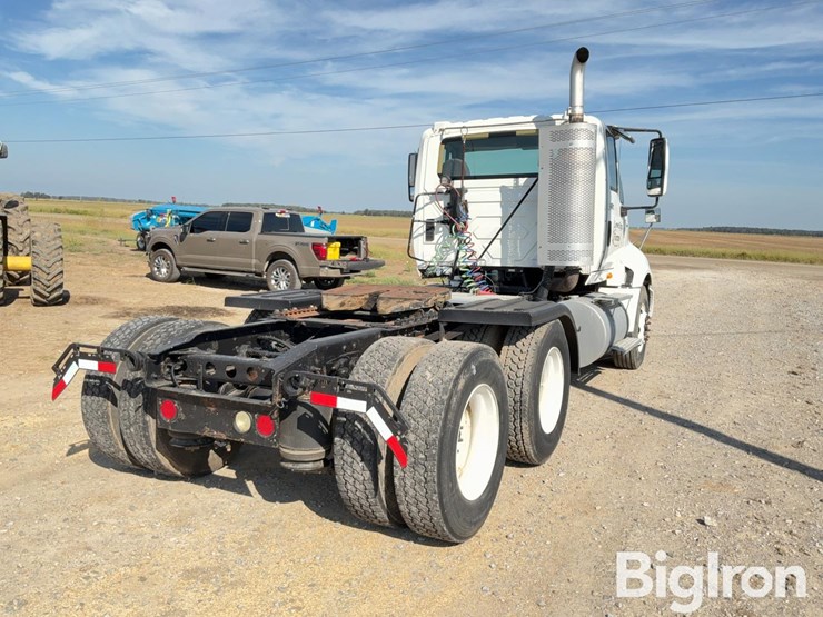 2011-international-prostar-image-5