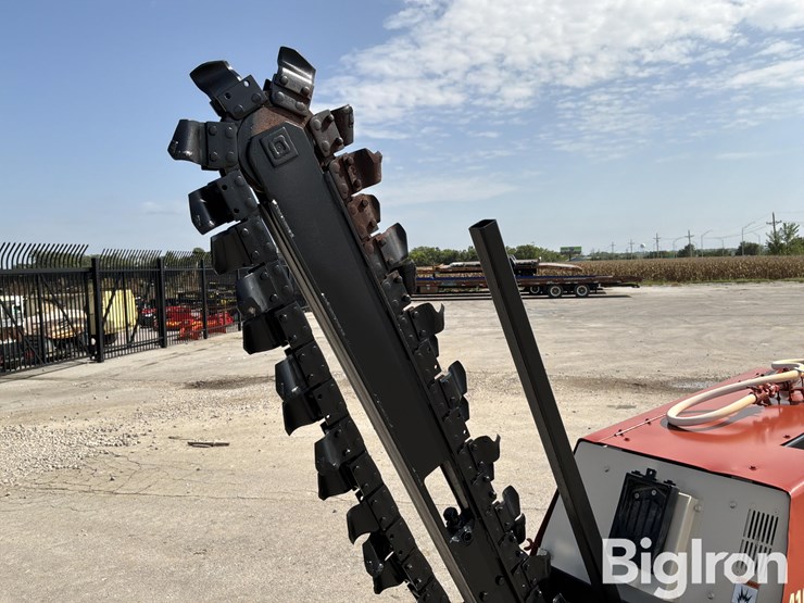 2004-ditch-witch-410sx-image-13