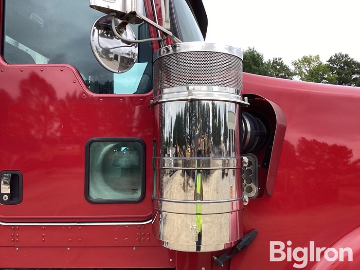 2017-kenworth-w900-image-19