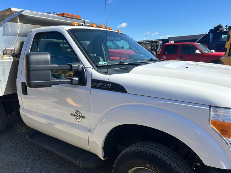 2011-ford-f350-image-25