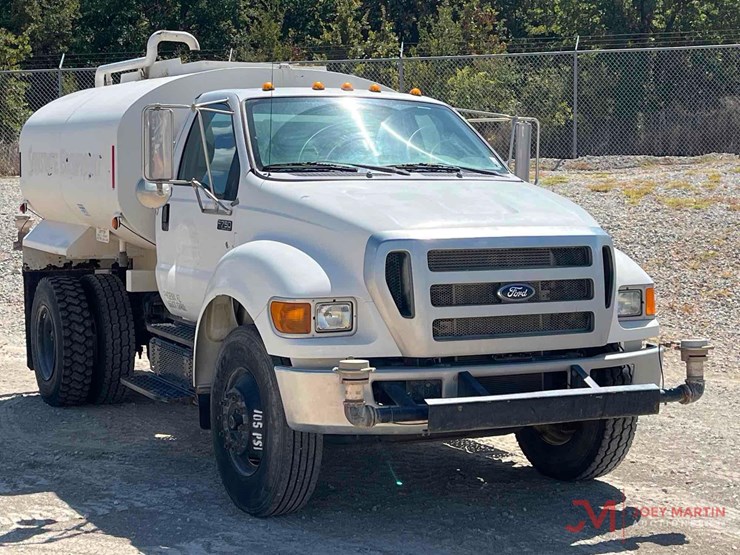 2015-ford-f750-image-1