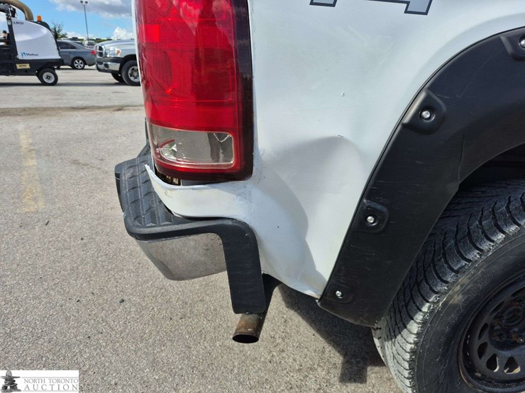 2011-gmc-sierra-1500-image-27