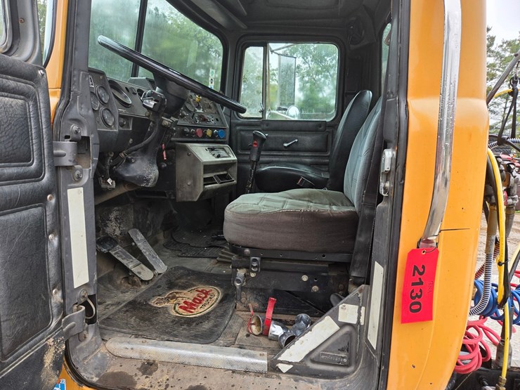 1994-mack-rd688s-image-25