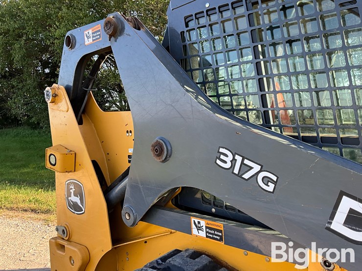 2019-deere-317g-image-19
