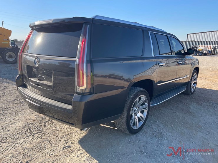 2015-cadillac-escalade-image-3