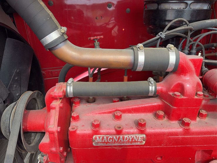 1951-mack-a30-image-34