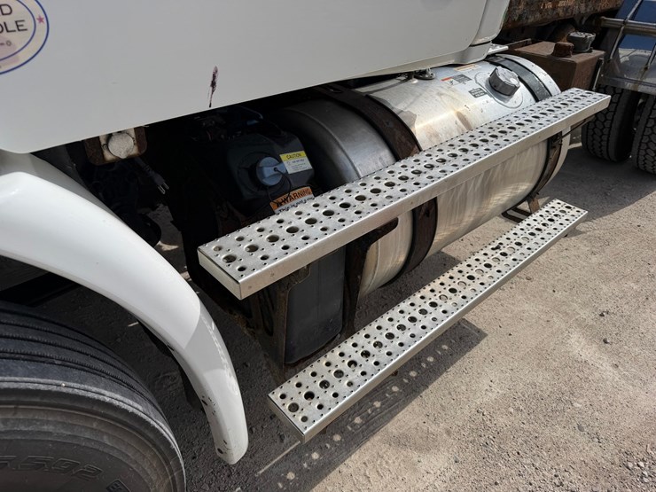 #1608-•-2019-freightliner-cascadia-single-axle-day-cab-image-11