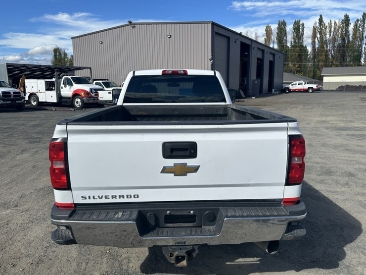2015-chevrolet-silverado-2500-image-4