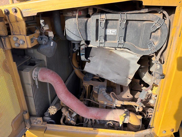 caterpillar-d6t-lgp-image-47