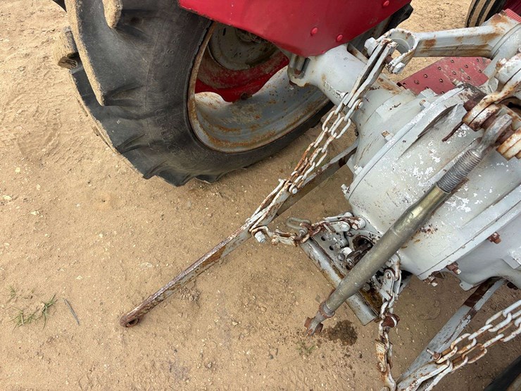massey-ferguson-135-image-16