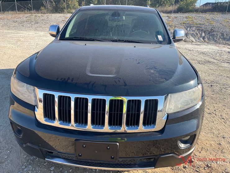 2013-jeep-grand-cherokee-limited-image-8