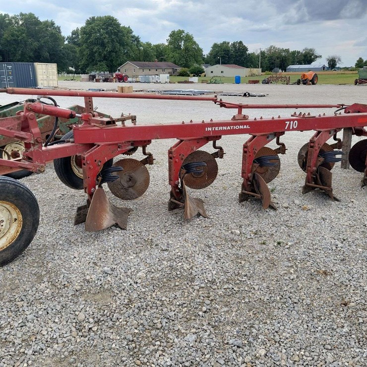 INTERNATIONAL 710