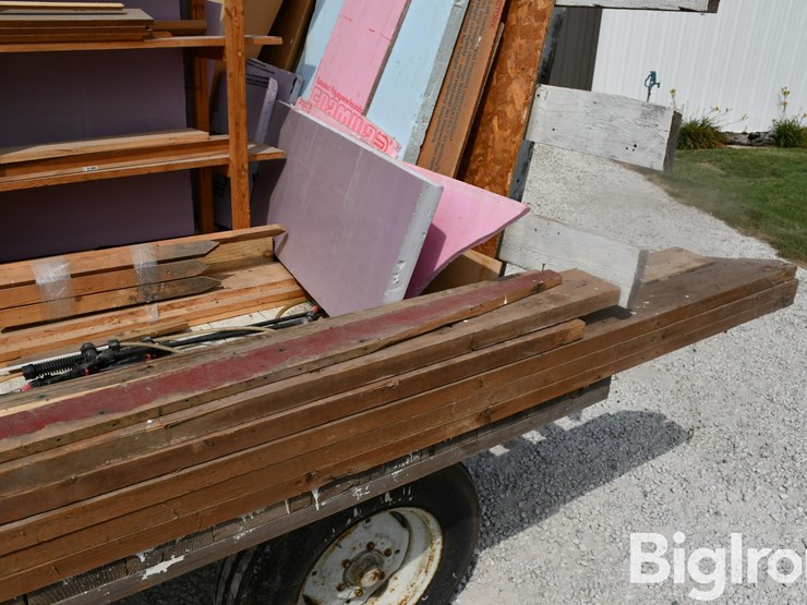 hayrack-w/-contents-image-19