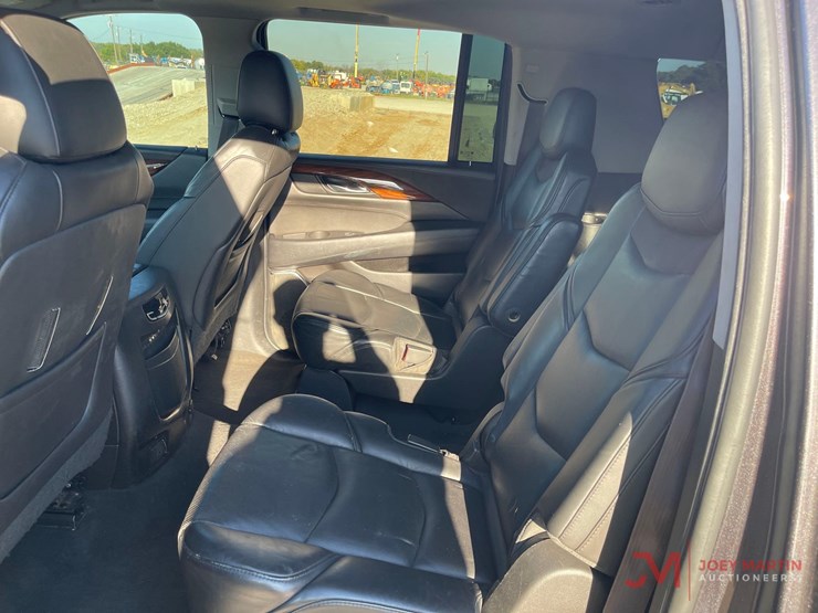 2015-cadillac-escalade-image-26