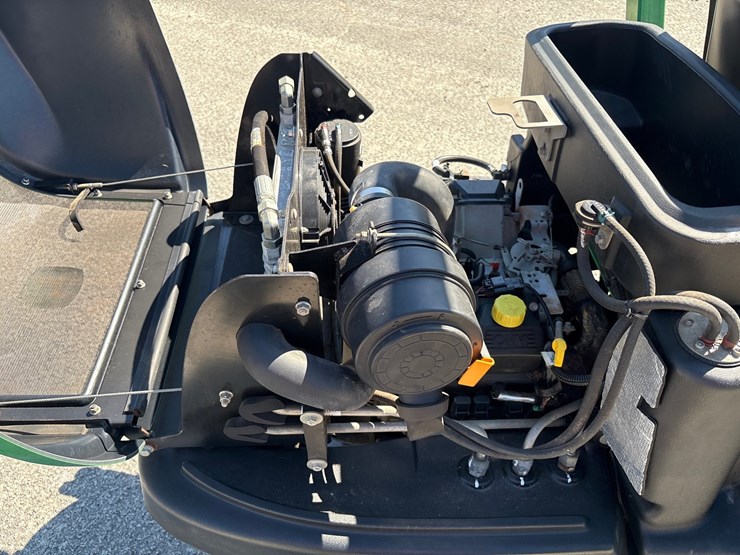 2021-john-deere-2400-image-13