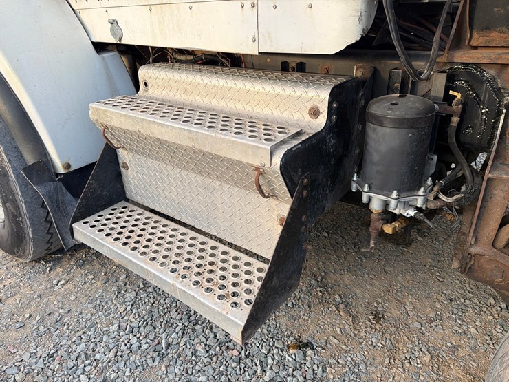 1997-kenworth-t800-image-16