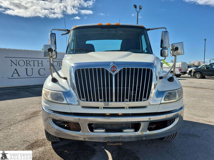2017-international-durastar-4300-image-2
