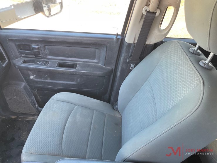 2018-dodge-3500-image-27