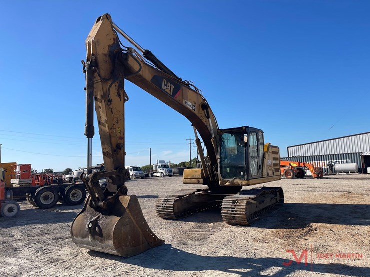 2021-caterpillar-320-image-3