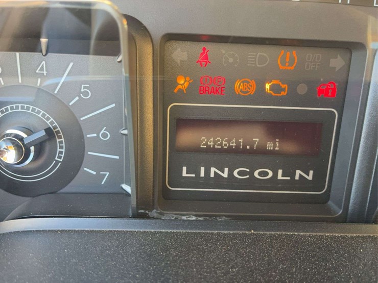 2008-lincoln-navigator-l-image-34