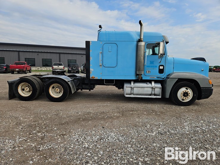 2000-freightliner-fld120-image-4