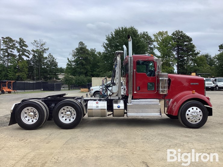 2017-kenworth-w900-image-4