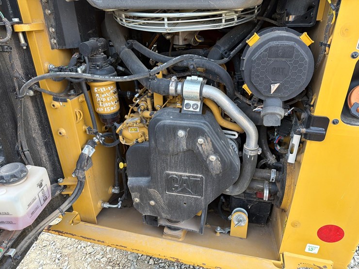 2023-caterpillar-226d3-image-50