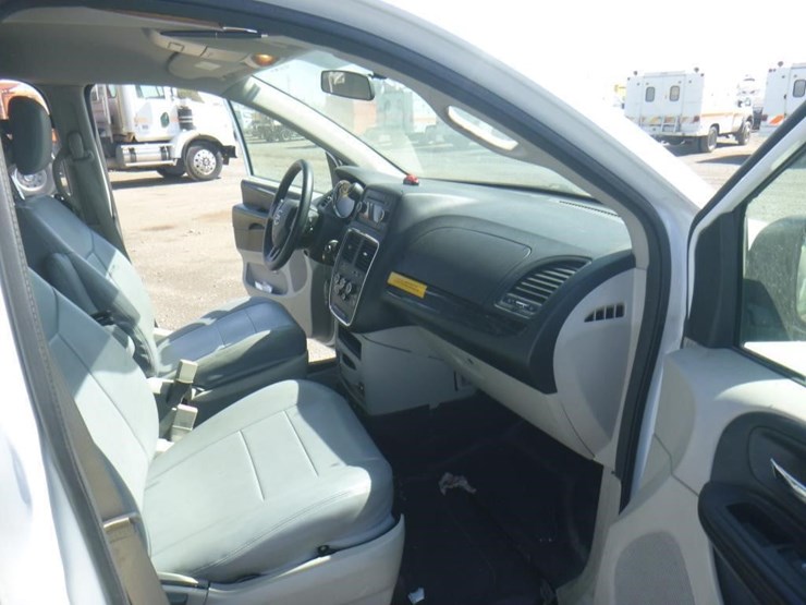 2015-dodge-grand-caravan-image-7