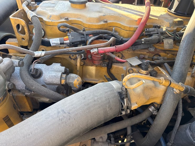 2004-caterpillar-3126-image-18