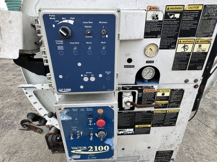 2012-vactor-2100-image-19