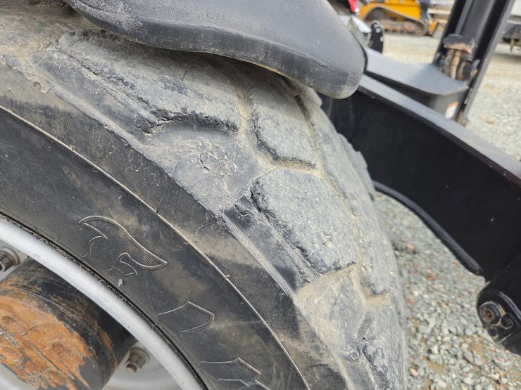 2010-jlg-g10-55a-image-51