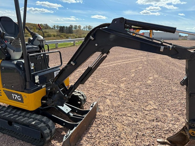 deere-17g-image-24