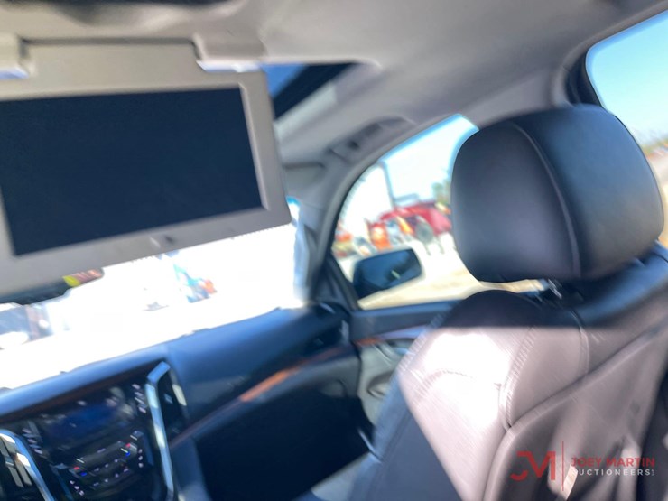 2015-cadillac-escalade-image-28