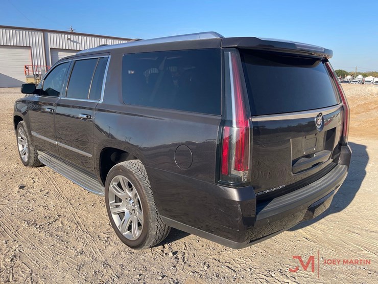 2015-cadillac-escalade-image-5