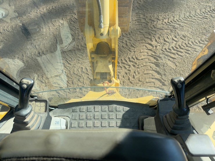 2005-komatsu-wb150aws-2-image-25