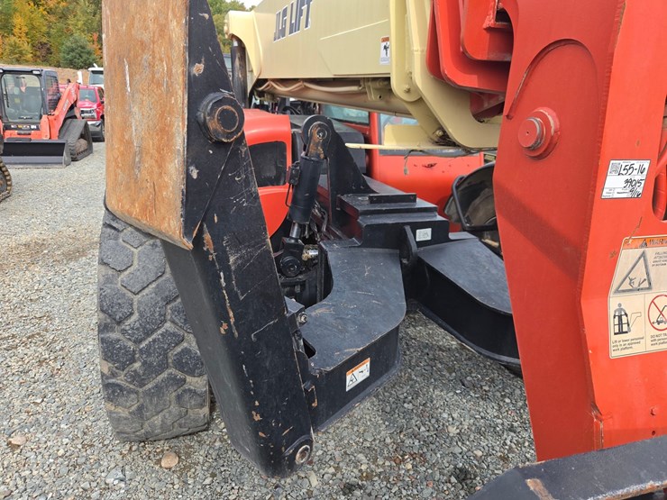 2010-jlg-g10-55a-image-16