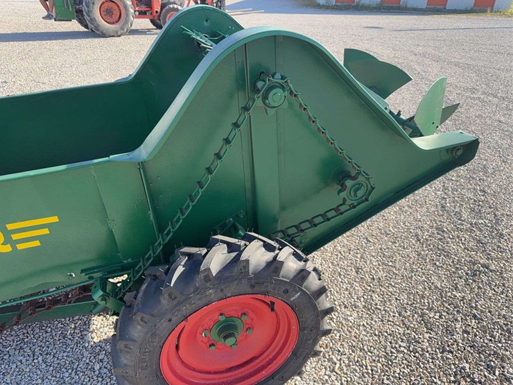 oliver-superior-manure-spreader-image-13