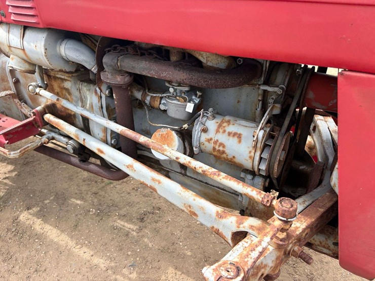 massey-ferguson-135-image-21