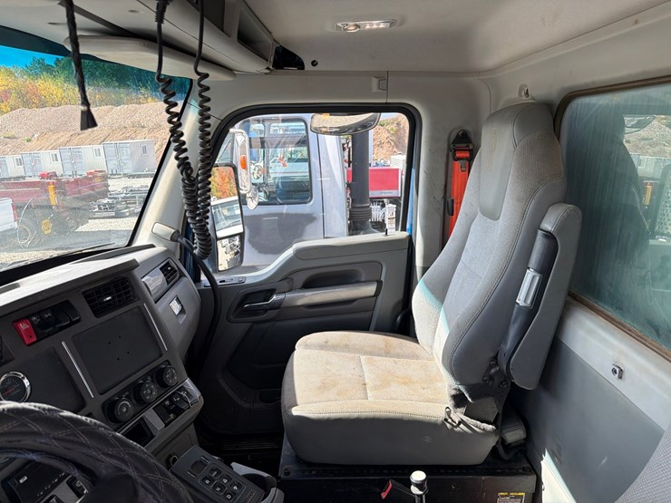 2016-kenworth-t880-image-71