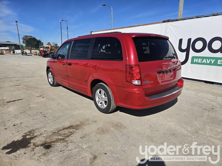 2012-dodge-grand-caravan-image-4