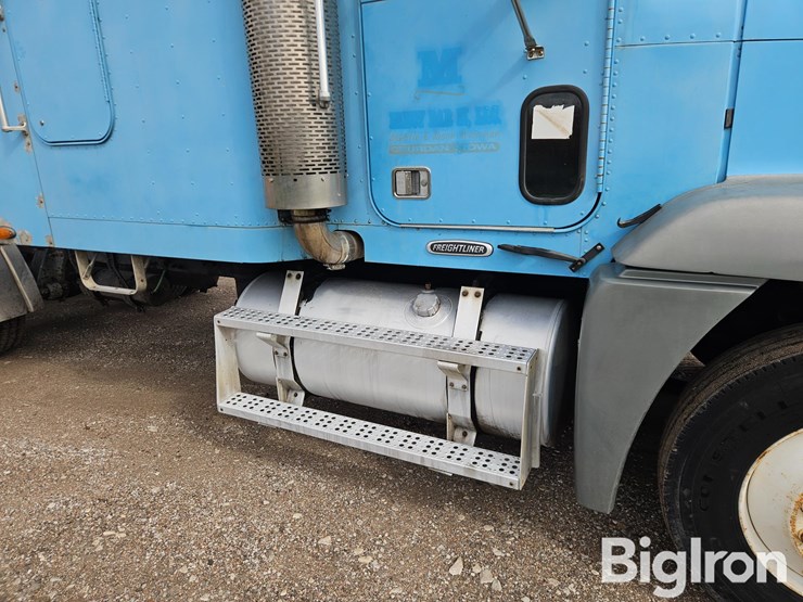 2000-freightliner-fld120-image-15