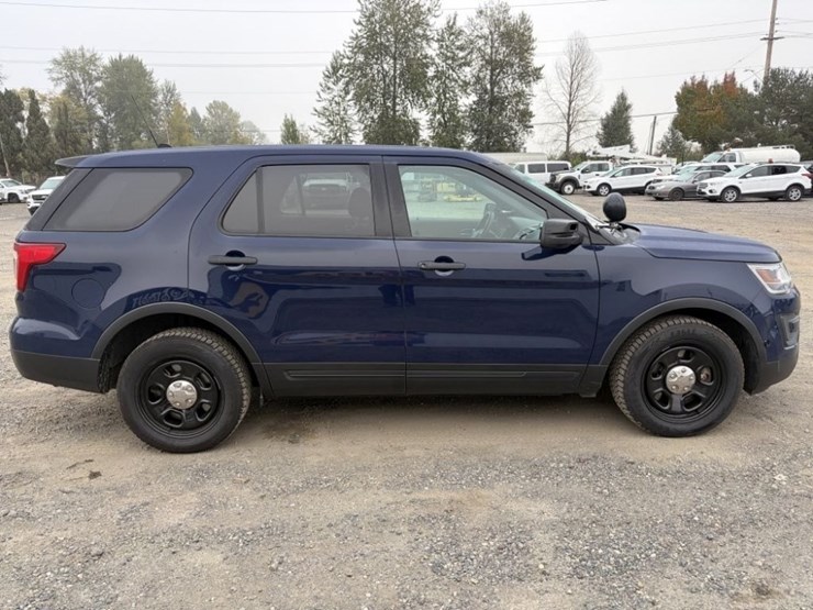 2017-ford-explorer-image-3