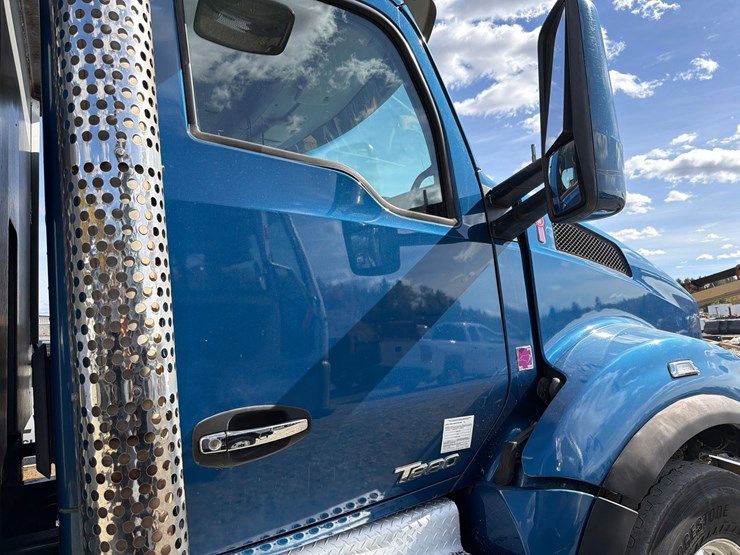 2016-kenworth-t880-image-42