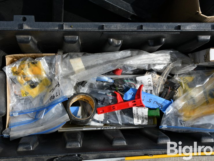 pallet-of-planter-parts-image-14