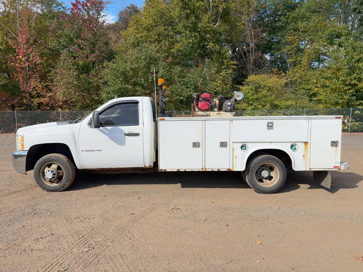2008-chevrolet-3500hd-image-2