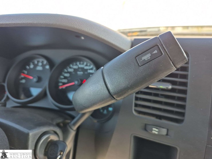 2012-chevrolet-silverado-1500-image-19